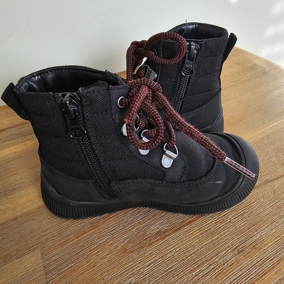 CAT & JACK Toddler Boys Side Zip Black Work Boots - Picture 7 of 9